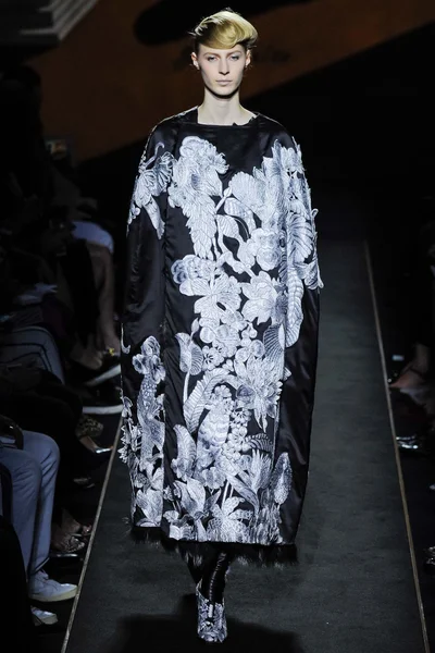 Look 19